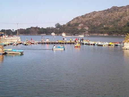 [nakki-lake-mt.abu[3].jpg]