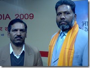 श्&zwj;याम माथुर के साथ सिने पत्रकारिता पुस्&zwj;तक पर प्रथम पुरस्&zwj;कार से सम्&zwj;मानित