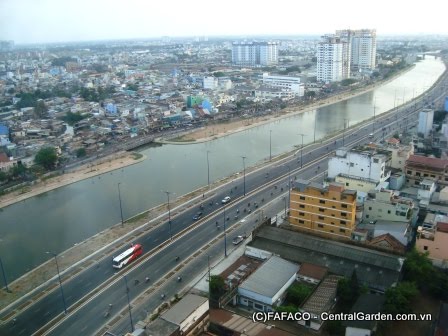 http://lh3.ggpht.com/_S4t7tt6BAXc/TRI3R0NtXjI/AAAAAAAAAhU/PkEK-JTTqNk/central-garden-nhin-ve-song-ben-nghe-dai-lo-dong-tay-tu-can-ho-penthouse-block-b.JPG