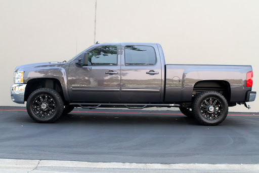 Camburg Off Road 2" leveling kit with Uniball Upper arms and KMC wheels