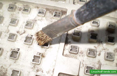 Brush the keyboard Brush the keyboard to remove loose dust.