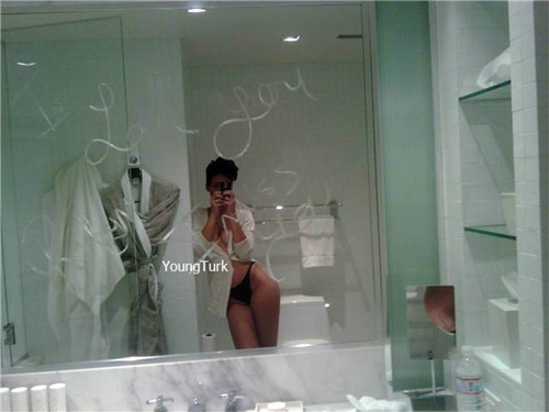 Rihanna Naked! Rihanna Nude Photos