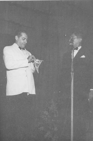 [Figura 3 - Recebe a faixa Roquete Pinto, 1953[6].jpg]