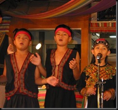 p148569-Taipei-Bunun_Boys_Singing_Tradtional_Songs