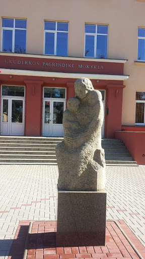 V. Kudirkos Mokyklos Statula