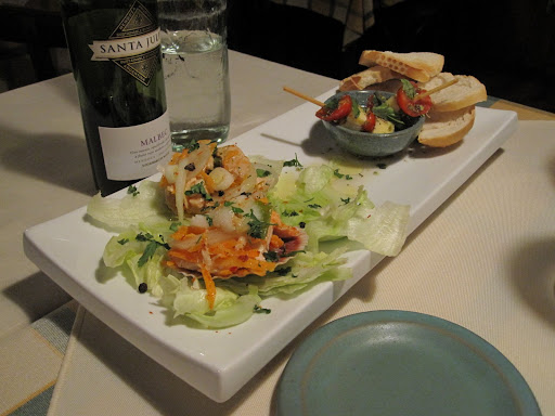 An entrada complements of the owner!  Trout and salmon ceviche and caprese salad skewers with toasted bread.