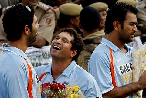 Sachin Tendulkar enjoys a light moment with Yuvraj while Dhoni looks a bit clueless Sachin Tendulkar enjoys a light moment with Yuvraj while Dhoni looks a bit clueless