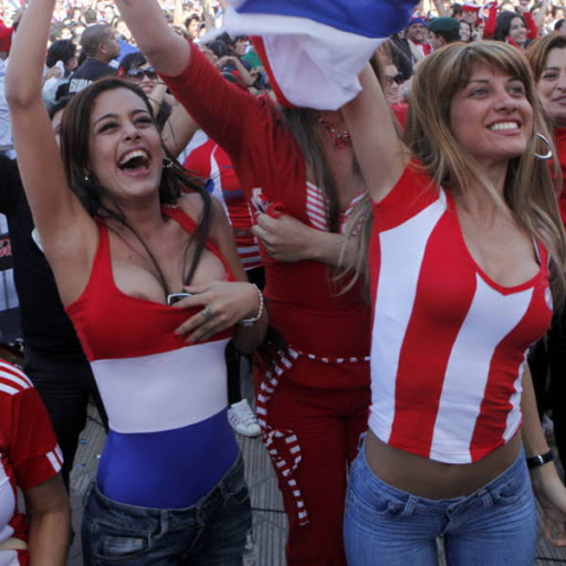Larissa from an unknown model to overnight Paraguay's biggest soccer fan