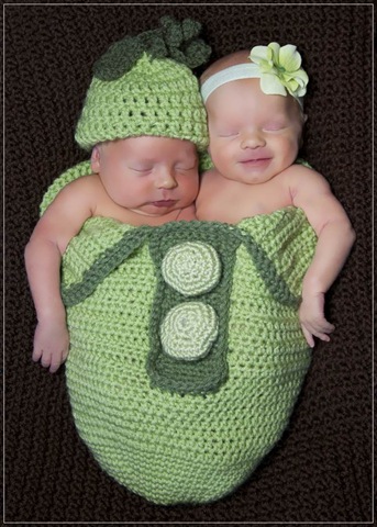 [Two peas in a pod--Huckstep twins--March 2011[2].jpg]