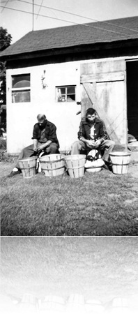 Arnold & Norman Alleman cleaning grapes