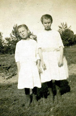 [Lillian & Clara Mannel[3].jpg]