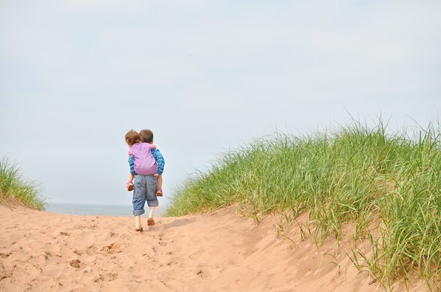 [elijah and el on sand dune[5].jpg]