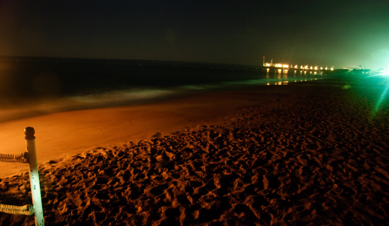 [by-night-sea-view[3].jpg]