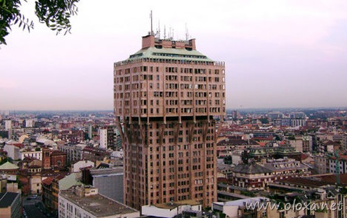 strange-skyscrapers-torre-velasca strange-skyscrapers-torre-velasca