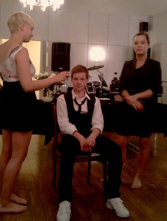 [25975840  miki konfirmation 2[4].jpg]