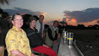 zum "Sundowner" mit Gin & Tonic, das wirkt gegen die Moskitoes, Regenstimmung und tolle Sonnenuntergänge. zum "Sundowner" mit Gin & Tonic, das wirkt gegen die Moskitoes, Regenstimmung und tolle Sonnenuntergänge.