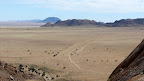 Blick aus der Schlucht, runter in die Namib Wüste. Bei Klein Aus Vista.