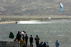 Der neue Speedweltmeister im Segelsport, Sebatian Catalan aus Frankreich hat gestern am 3. Oktober 2008 50,3 Knoten auf dem Wasser geschafft. Der neue Speedweltmeister im Segelsport, Sebatian Catalan aus Frankreich hat gestern am 3. Oktober 2008 50,3 Knoten auf dem Wasser geschafft.