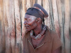 Verheirateter Himba Mann, dies ist Festus halb Bruder. Verheirateter Himba Mann, dies ist Festus halb Bruder.