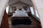 Unterkunft in der San Düne Lodge in der Kalahari. Unterkunft in der San Düne Lodge in der Kalahari.