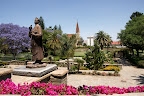 12 Nacht in Windhoek, Blick vom Tintenpalast zur Christuskirche. 12 Nacht in Windhoek, Blick vom Tintenpalast zur Christuskirche.