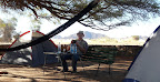 Lutti und ich campen beim Sesriem Campsite. Die Gäste sind in der Soussusvlei Lodge. Lutti und ich campen beim Sesriem Campsite. Die Gäste sind in der Soussusvlei Lodge.