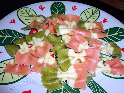 Farfalle Farfalle de beterraba e espinafre