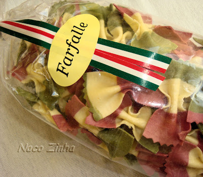 Farfalle Farfalle de beterraba e espinafre
