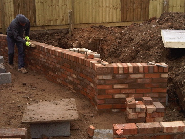 [Goodbys new feature garden walling.[2].jpg]