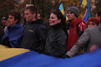 Українська молодь несла жовто-блакитний стяг