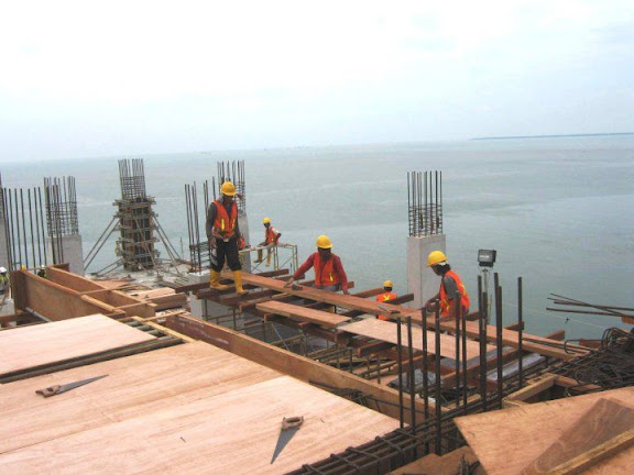 Progress Hotel sedang di lanjutkan, tampak pekerjaan struktur