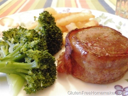[filet mignon on plate[6].jpg]