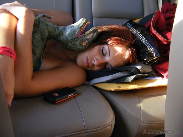 [sleeping_girls16[4].jpg]