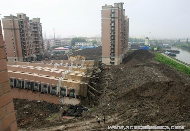 [building_collapse_02[6].jpg]