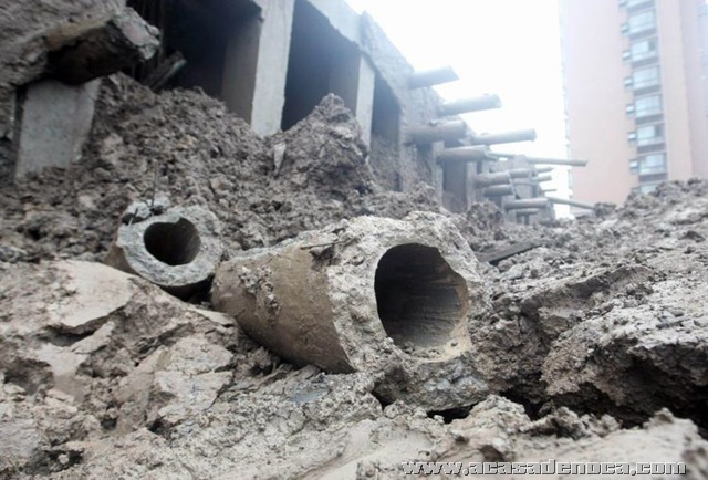 [building_collapse_10[7].jpg]