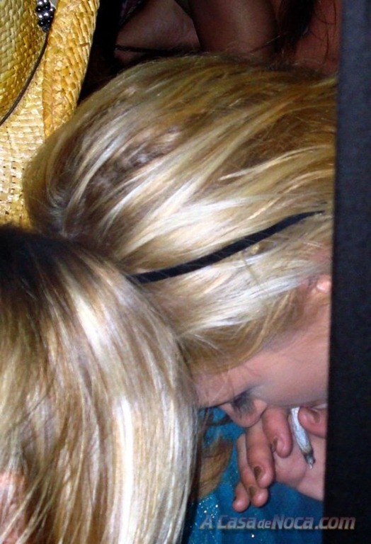 [paris_hilton_fumando_maconha_03[4].jpg]
