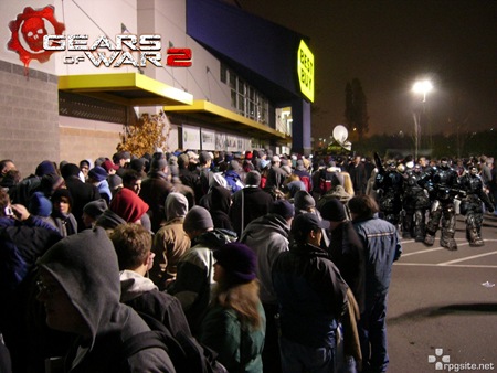 gears_midnight_launch_003