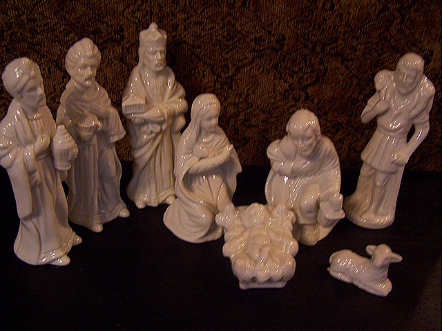 [Goodwill Nativity Set 002[7].jpg]