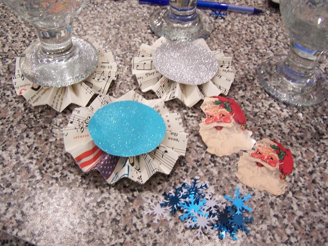 [ChristmasSantaOrnaments20100436.jpg]