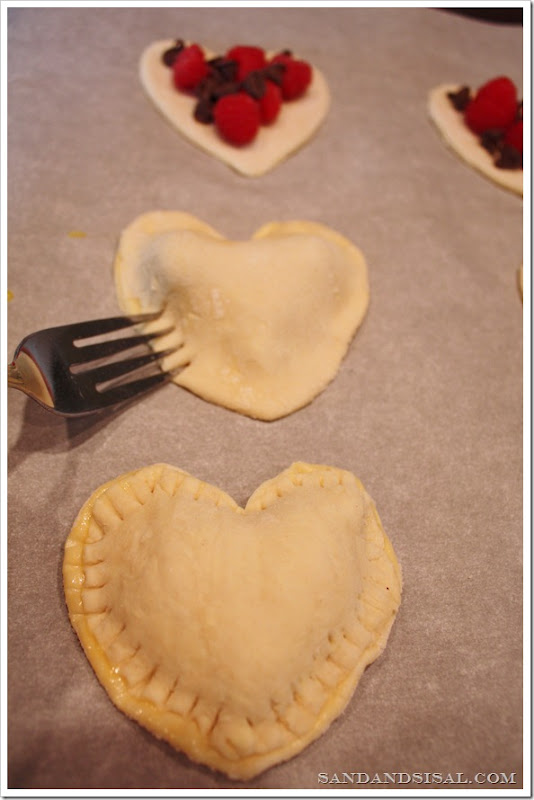 crimping pastry