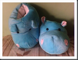 sandal boneka