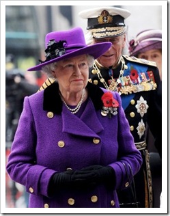 Isabel II cumple 85 años y lo celebra junto a 170 pensionistas Isabel II cumple 85 años y lo celebra junto a 170 pensionistas