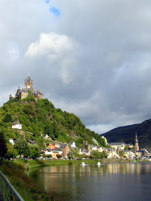 Castle upon Neckar River - 365 photo paths