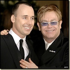 David Furnish e Elton John_thumb[1]