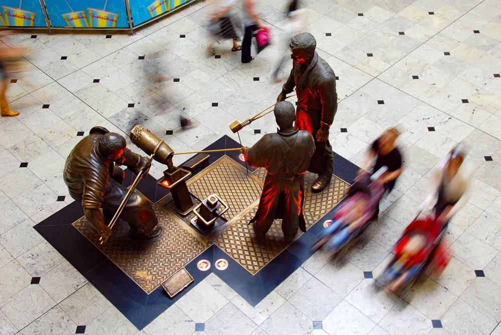 [meadowhall sculture[9].jpg]