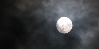 Bulan penuh malam