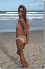 post_image-alessandra-ambrosio-bikini-ass-01