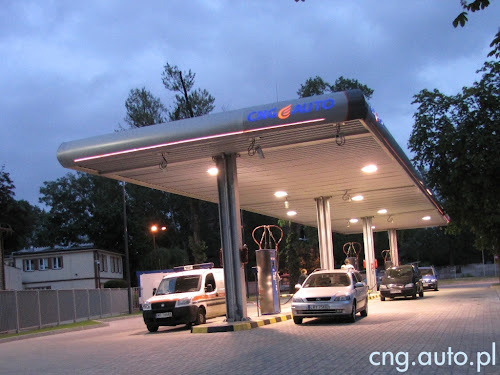 PGNiG. Stacja CNG w Warszawie. Gazowy gigant nałożył na kierowców 51 groszy podwyżki PGNiG. Stacja CNG w Warszawie. Gazowy gigant nałożył na kierowców 51 groszy podwyżki