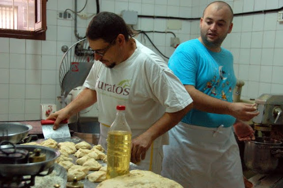 Dos mestres pastant junts a Ca Massita. Quin luxe!