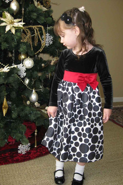 [Gwen's-Christmas-dress-005[3].jpg]